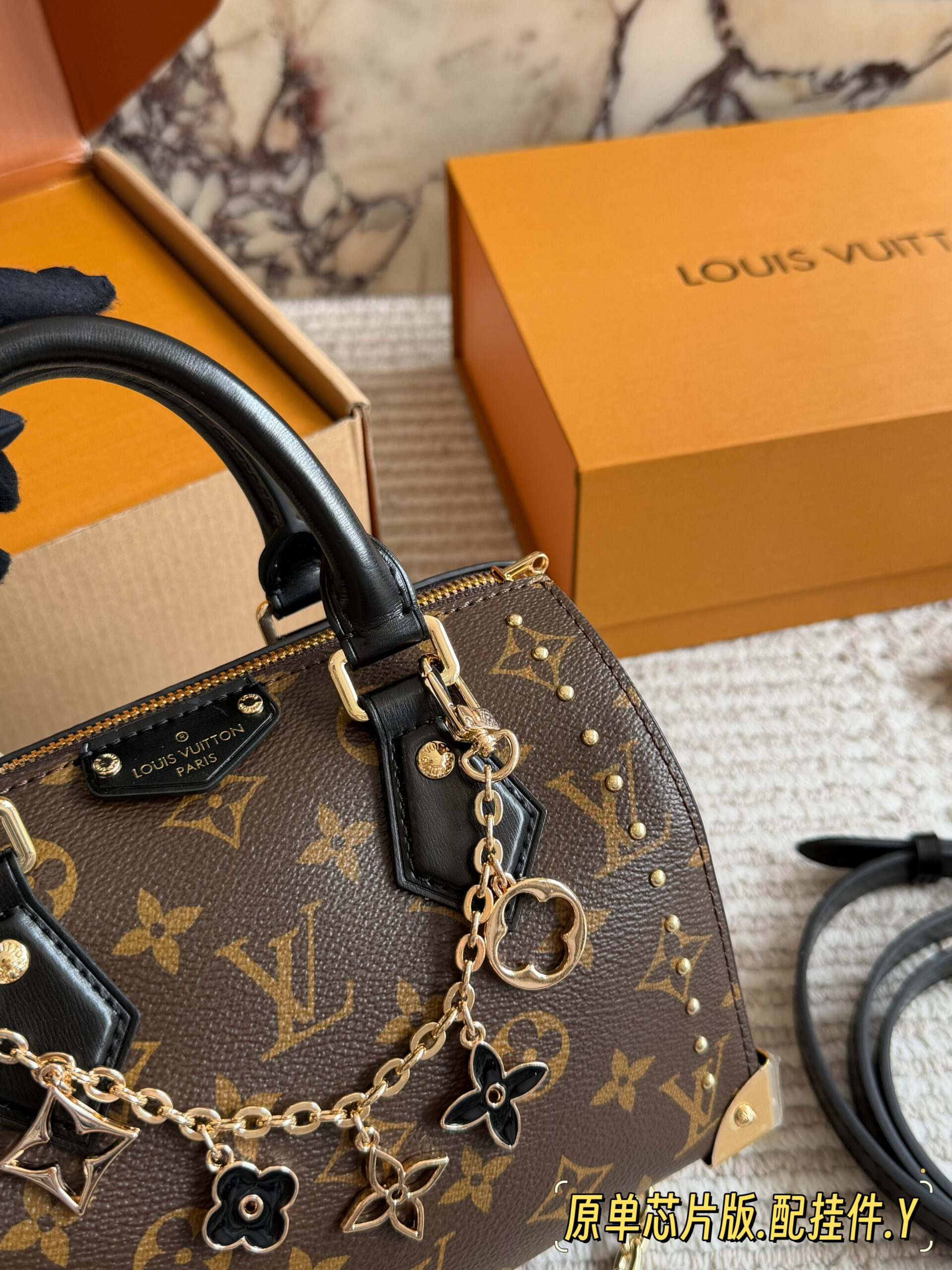 Lv small pillow bag - 图片 2