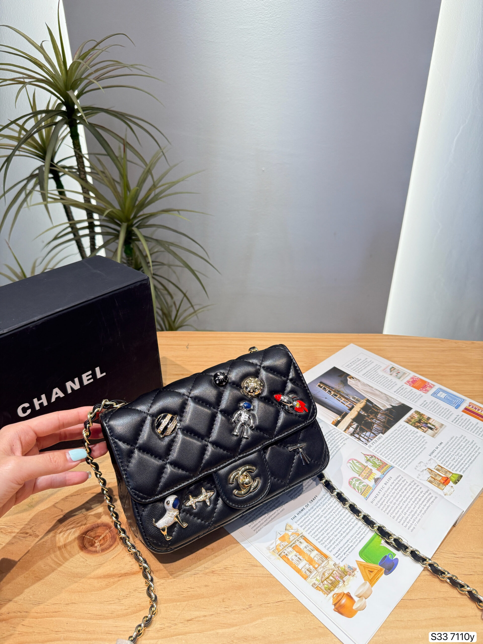 Mini Flap Bag with CC Medallion - 图片 8