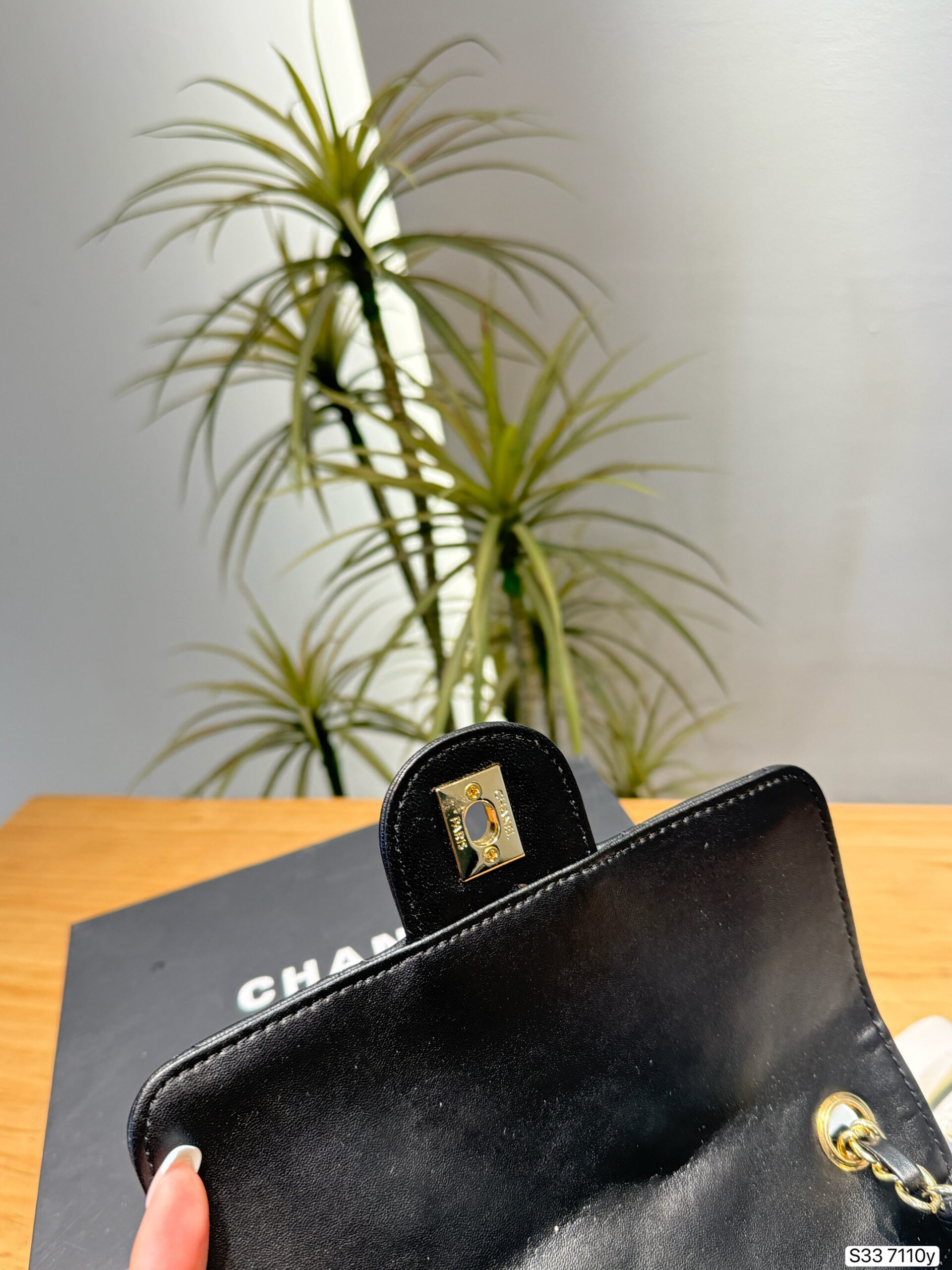 Mini Flap Bag with CC Medallion - 图片 3