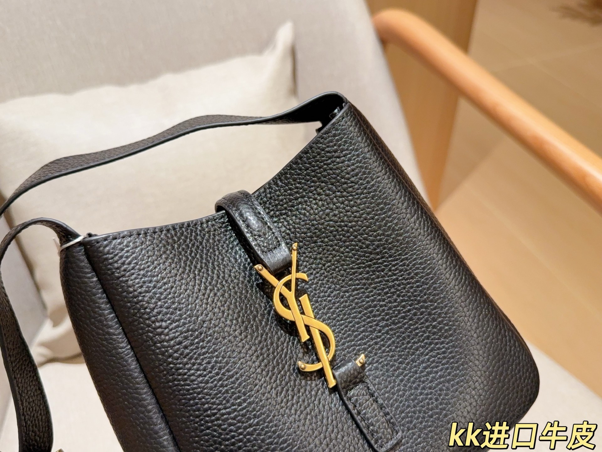 YSL LE 5 À 7 Mini Hobo bag
