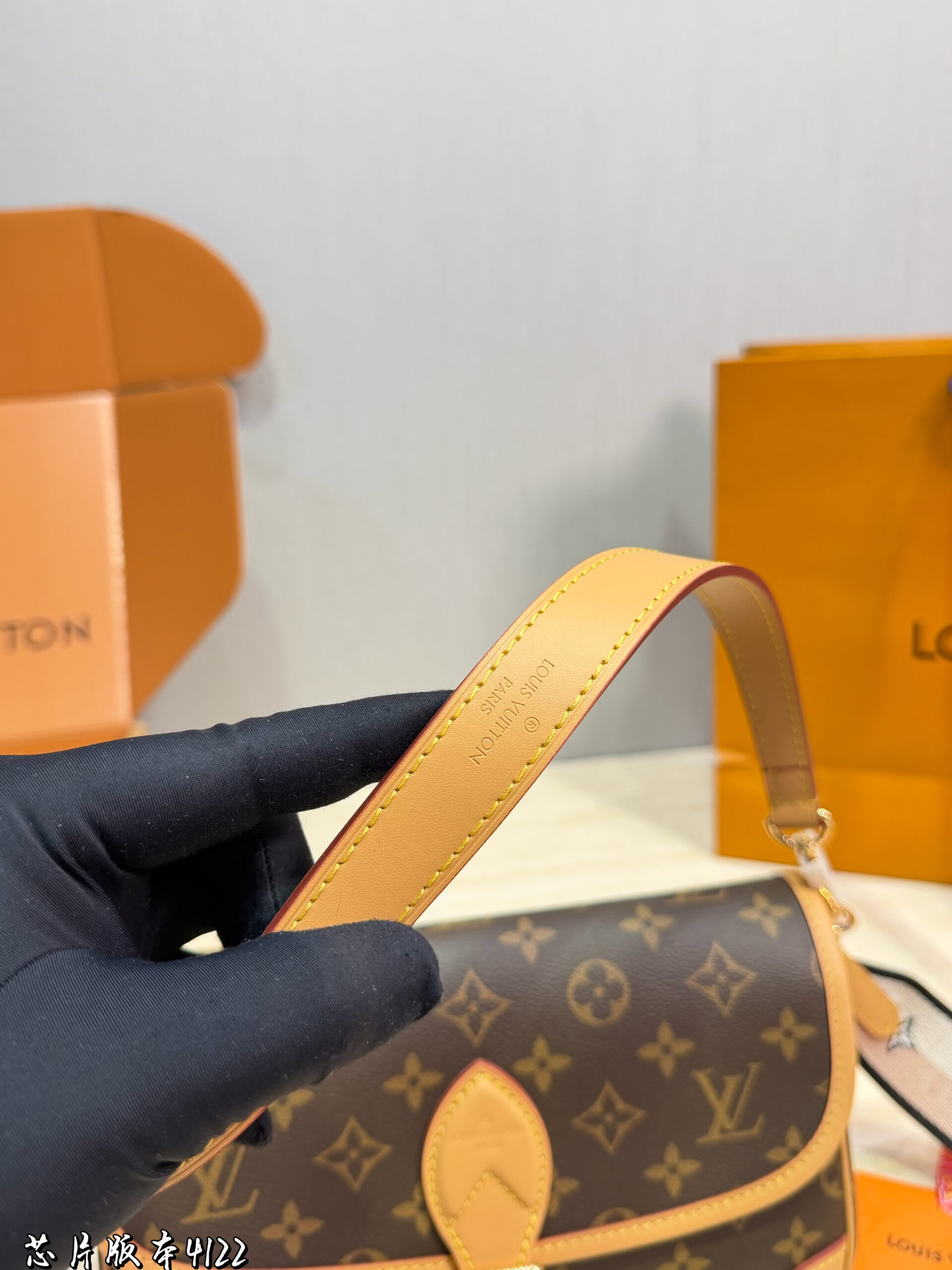 LV Diane Baguette Bag - 图片 8