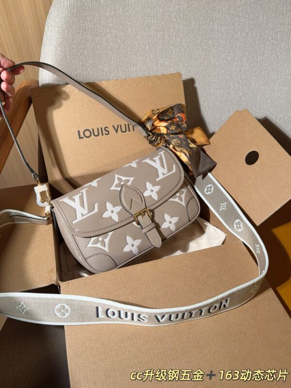 Louis Vuitton luxury women handbag
